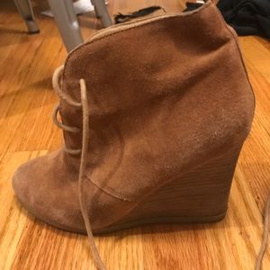 Steve Madden Camel Suede Wedge Booty Size 8.5